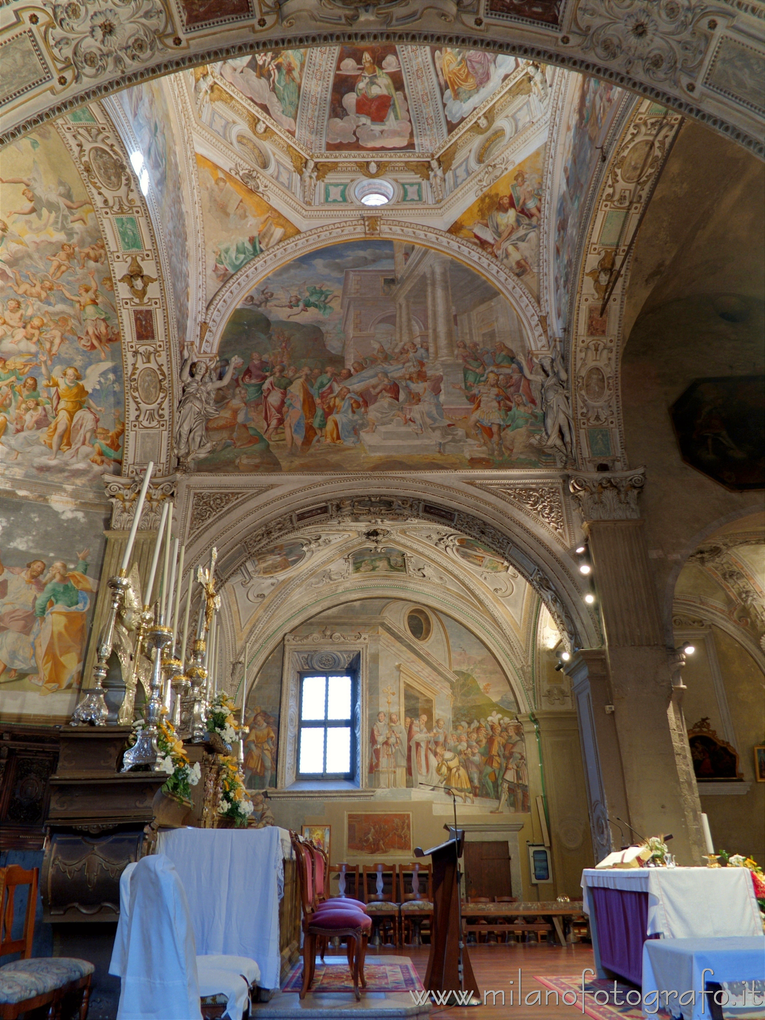 Verbania (Verbano-Cusio-Ossola, Italy) - Right side of the presbytery of the Church of the Madonna di Campagna